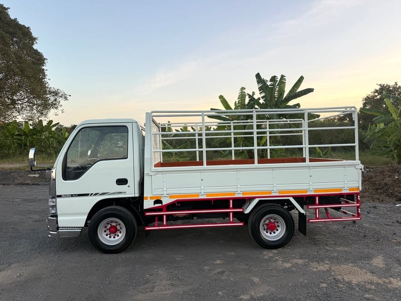 ISUZU NKR (รถห้างแท้) (ตาเพชร) เครื่อง 100 แรง เทอร์โบ (4 ล้อ-ไม่ติดเวลา) (กระบะพื้นเหล็ก+คอกเหล็ก) เครื่องดี คัสซีสวย แอร์เย็น ☎️ 086-337-7933 ก้าว ISUZU NKR (รถห้างแท้) (ตาเพชร) เครื่อง 100 แรง เทอร์โบ (4 ล้อ-ไม่ติดเวลา) (กระบะพื้นเหล็ก+คอกเหล็ก) เครื่องดี คัสซีสวย แอร์เย็น ☎️ 086-337-7933 ก้าว