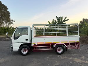 ISUZU NKR (รถห้างแท้) (ตาเพชร) เครื่อง 100 แรง เทอร์โบ (4 ล้อ-ไม่ติดเวลา) (กระบะพื้นเหล็ก+คอกเหล็ก) เครื่องดี คัสซีสวย แอร์เย็น ☎️ 086-337-7933 ก้าว ISUZU NKR (รถห้างแท้) (ตาเพชร) เครื่อง 100 แรง เทอร์โบ (4 ล้อ-ไม่ติดเวลา) (กระบะพื้นเหล็ก+คอกเหล็ก) เครื่องดี คัสซีสวย แอร์เย็น ☎️ 086-337-7933 ก้าว