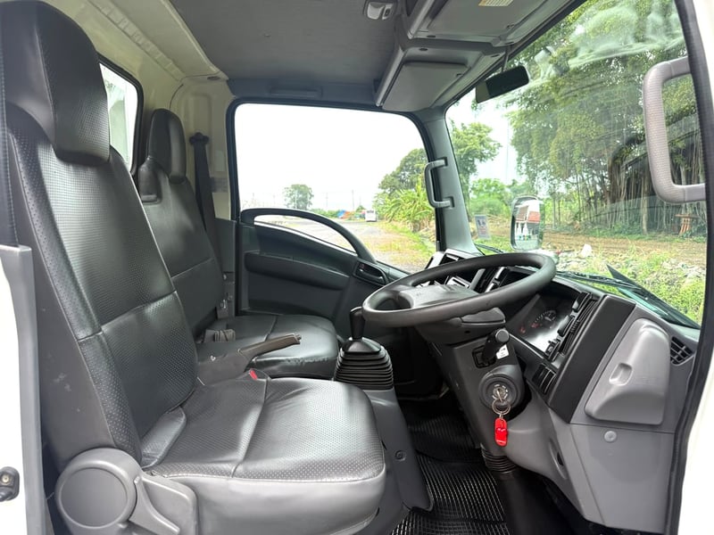 NLR130 แรง ปี 2561 (รถห้างแท้) (4 ล้อ - ไม่ติดเวลา) (รถมือเดียวป้ายแดง) (กระบะเหล็กใหม่ ยาว 3.5 เมตร) เครื่องดี คัสซีสวย แอร์เย็น พ.เพาเวอร์ ก.ไฟฟ้า พวงมาลัย Airbag วิทยุ USB MP3 รถถูกคัดสรรผ่านมาตรฐาน รถสวยมาก