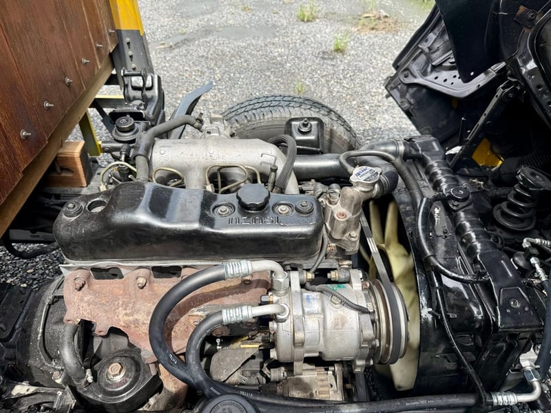 NKR 100 แรง (การ์ตูน) (4 ล้อ - ป้ายเล็กไม่ติดเวลา) (กระบะ+ตู้ทึบ) (กระทะผ่า+ยางดี 4 เส้น) (แบตเตอรี่ใหม่) เครื่องดี คัสซีสวย แอร์เย็น พร้อมโอน