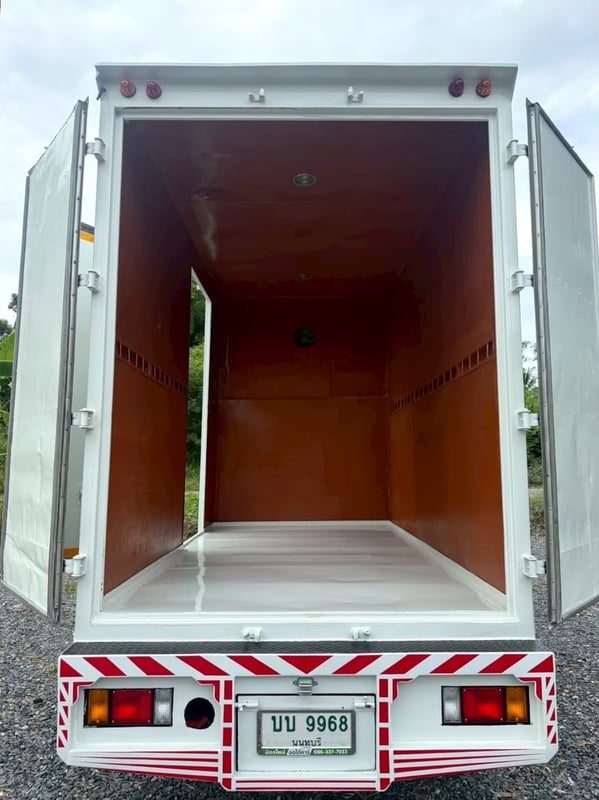 NLR130 ปี 2561 (รถห้างแท้) (4 ล้อ - ไม่ติดเวลา) (รถมือเดียวป้ายแดง) (ตู้แห้ง+เปิดท้าย+เปิดซ้าย) เครื่องดี คัสซีสวย แอร์เย็น พ.เพาเวอร์ ก.ไฟฟ้า พวงมาลัย Airbag วิทยุ USB MP3 รถถูกคัดสรรผ่านมาตรฐาน รถสวยมาก