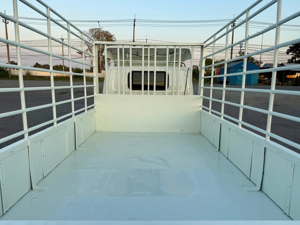 ISUZU NKR 120 แรง ปี 2553 (4 ล้อ-ไม่ติดเวลา) (กระบะ+คอก) เครื่องดี คัสซีสวย แอร์เย็น รถสวย พร้อมใช้งานทันที