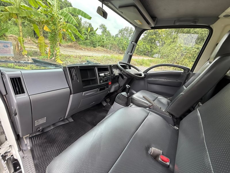 NLR130 แรง ปี 2561 (รถห้างแท้) (4 ล้อ - ไม่ติดเวลา) (รถมือเดียวป้ายแดง) (กระบะเหล็กใหม่ ยาว 3.5 เมตร) เครื่องดี คัสซีสวย แอร์เย็น พ.เพาเวอร์ ก.ไฟฟ้า พวงมาลัย Airbag วิทยุ USB MP3 รถถูกคัดสรรผ่านมาตรฐาน รถสวยมาก