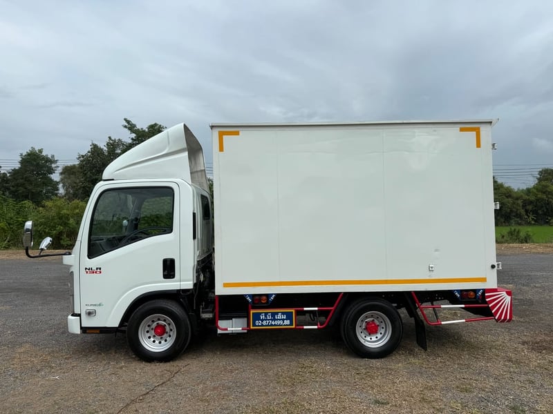 NLR130 ปี 2020 (4 ล้อ - ไม่ติดเวลา) (รถมือเดียวป้ายแดง) (ตู้แห้ง+เปิดท้าย) เครื่องดี คัสซีสวย แอร์เย็น พ.เพาเวอร์ ก.ไฟฟ้า พวงมาลัย Airbag วิทยุ USB MP3 รถถูกคัดสรรผ่านมาตรฐาน NLR130 ปี 2020 (4 ล้อ - ไม่ติดเวลา) (รถมือเดียวป้ายแดง) (ตู้แห้ง+เปิดท้าย) เครื่องดี คัสซีสวย แอร์เย็น พ.เพาเวอร์ ก.ไฟฟ้า พวงมาลัย Airbag วิทยุ USB MP3 รถถูกคัดสรรผ่านมาตรฐาน