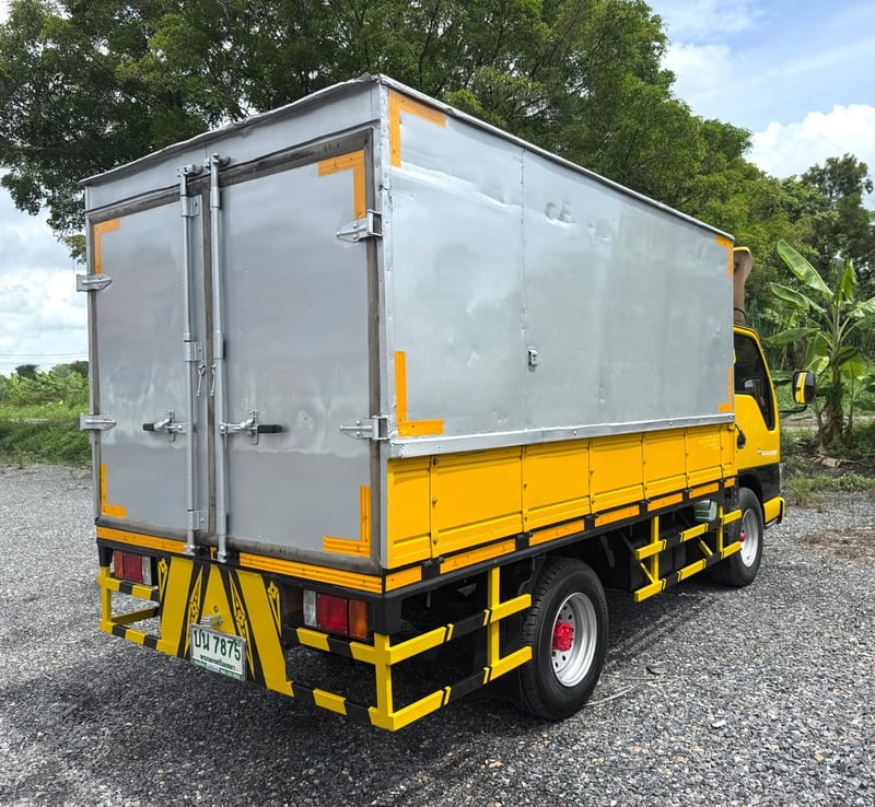 NKR 100 แรง (การ์ตูน) (4 ล้อ - ป้ายเล็กไม่ติดเวลา) (กระบะ+ตู้ทึบ) (กระทะผ่า+ยางดี 4 เส้น) (แบตเตอรี่ใหม่) เครื่องดี คัสซีสวย แอร์เย็น พร้อมโอน