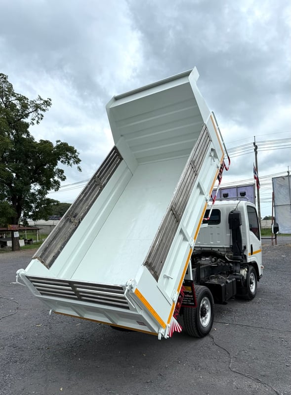 ( กระบะดั้ม เลขไมล์ 39,xxx ) NLR130 ปี 2564 (รถห้างแท้) (4 ล้อ - ไม่ติดเวลา) (รถมือเดียวป้ายแดง) เครื่องดี คัสซีสวย แอร์เย็น พ.เพาเวอร์ ก.ไฟฟ้า พวงมาลัย Airbag วิทยุ USB MP3 รถถูกคัดสรรผ่านมาตรฐาน รถสวยมาก