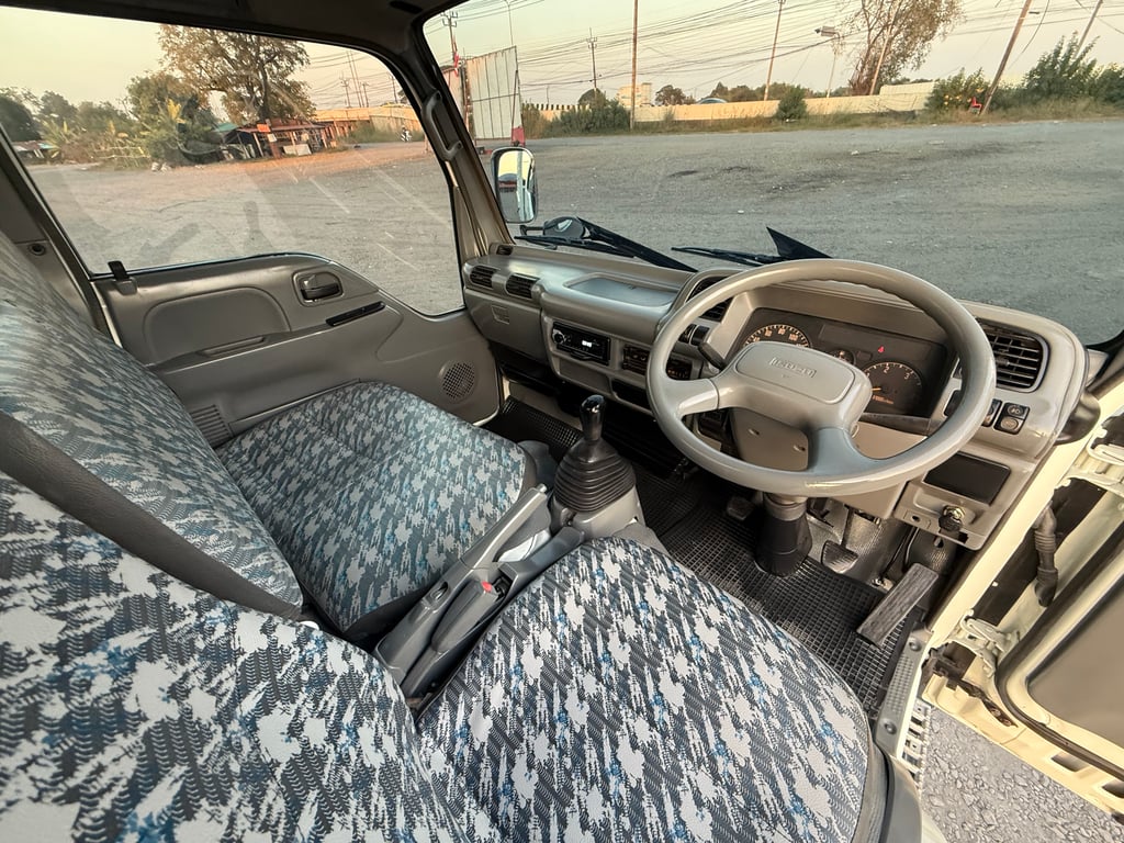 ISUZU NKR 120 แรง ปี 2553 (4 ล้อ-ไม่ติดเวลา) (กระบะ+คอก) เครื่องดี คัสซีสวย แอร์เย็น รถสวย พร้อมใช้งานทันที