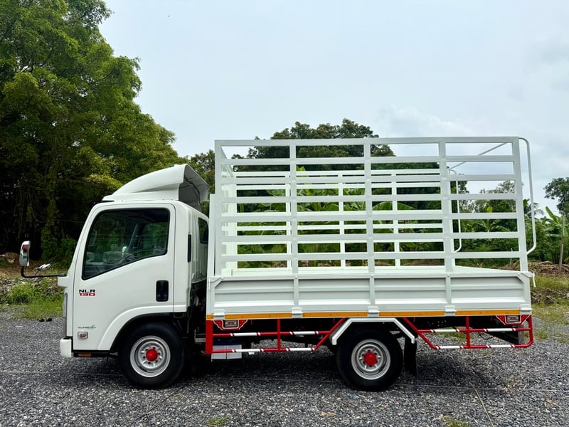 NLR130 แรง ปี 2561 (รถห้างแท้) (4 ล้อ - ไม่ติดเวลา) (รถมือเดียวป้ายแดง) (กระบะเหล็กใหม่ ยาว 3.5 เมตร) เครื่องดี คัสซีสวย แอร์เย็น พ.เพาเวอร์ ก.ไฟฟ้า พวงมาลัย Airbag วิทยุ USB MP3 รถถูกคัดสรรผ่านมาตรฐาน รถสวยมาก