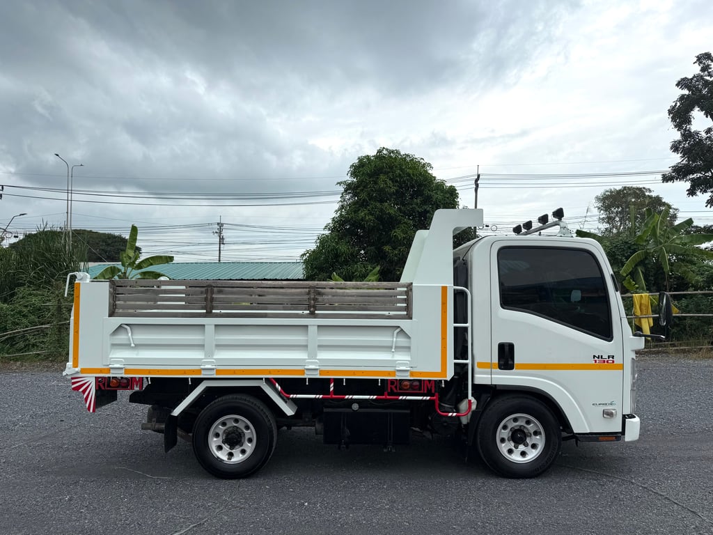 ( กระบะดั้ม เลขไมล์ 39,xxx ) NLR130 ปี 2564 (รถห้างแท้) (4 ล้อ - ไม่ติดเวลา) (รถมือเดียวป้ายแดง) เครื่องดี คัสซีสวย แอร์เย็น พ.เพาเวอร์ ก.ไฟฟ้า พวงมาลัย Airbag วิทยุ USB MP3 รถถูกคัดสรรผ่านมาตรฐาน รถสวยมาก