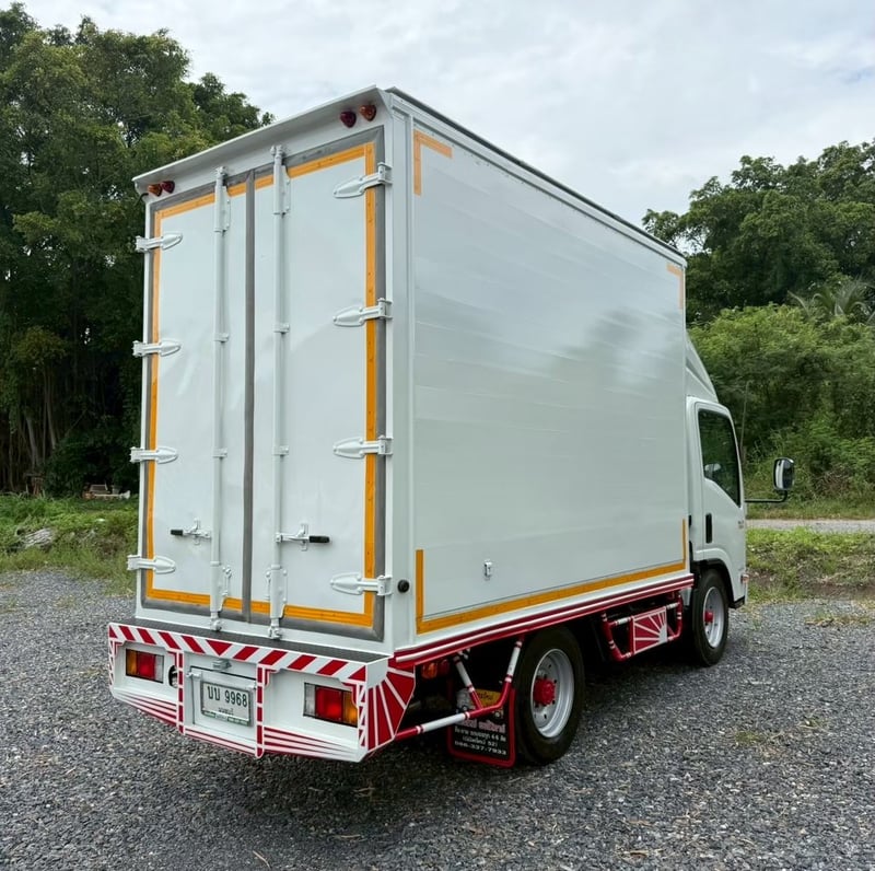 NLR130 ปี 2561 (รถห้างแท้) (4 ล้อ - ไม่ติดเวลา) (รถมือเดียวป้ายแดง) (ตู้แห้ง+เปิดท้าย+เปิดซ้าย) เครื่องดี คัสซีสวย แอร์เย็น พ.เพาเวอร์ ก.ไฟฟ้า พวงมาลัย Airbag วิทยุ USB MP3 รถถูกคัดสรรผ่านมาตรฐาน รถสวยมาก