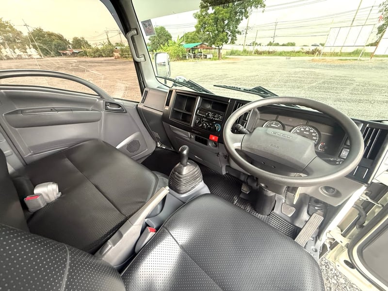 NLR130 ปี 2563 (4 ล้อ - ไม่ติดเวลา) (รถมือเดียวป้ายแดง) (ตู้แห้ง+เปิดท้าย) เครื่องดี คัสซีสวย แอร์เย็น พ.เพาเวอร์ ก.ไฟฟ้า พวงมาลัย Airbag วิทยุ USB MP3 รถถูกคัดสรรผ่านมาตรฐาน NLR130 ปี 2563 (4 ล้อ - ไม่ติดเวลา) (รถมือเดียวป้ายแดง) (ตู้แห้ง+เปิดท้าย) เครื่องดี คัสซีสวย แอร์เย็น พ.เพาเวอร์ ก.ไฟฟ้า พวงมาลัย Airbag วิทยุ USB MP3 รถถูกคัดสรรผ่านมาตรฐาน