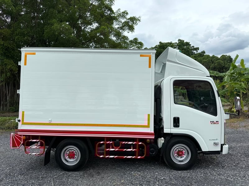 NLR130 ปี 2559 ตู้แห้ง มือเดียวป้ายแดง เครื่องดี เกียร์นิ่ม แอร์เย็น รถถูกคัดสรรผ่านมาตรฐาน