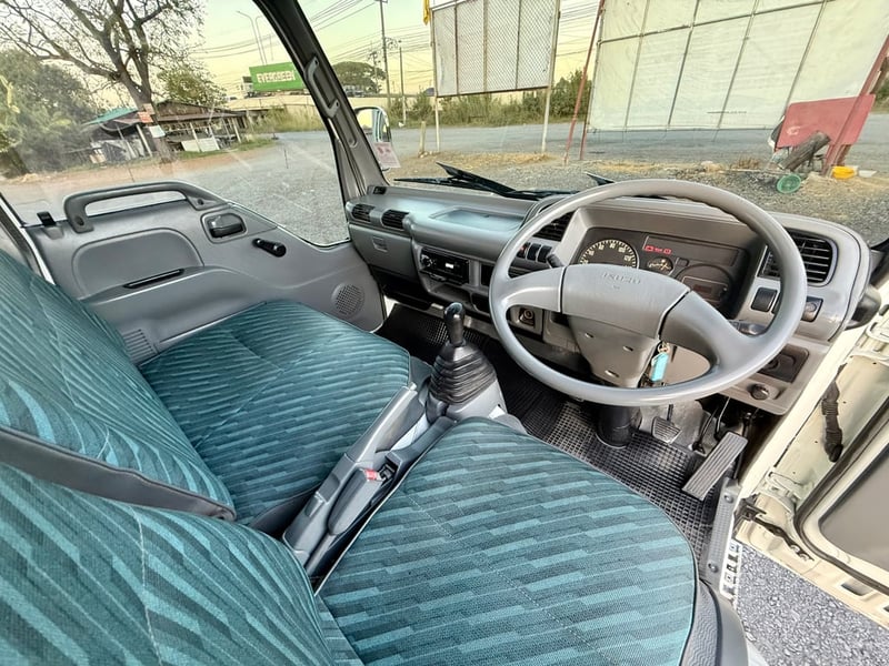 ISUZU NKR (รถห้างแท้) (การ์ตูน) เครื่อง 100 แรง เทอร์โบ (4 ล้อ-ไม่ติดเวลา) (กระบะเหล็ก+หลังคาทึบ) เครื่องดี คัสซีสวย แอร์เย็น ☎️ 086-337-7933 ก้าว