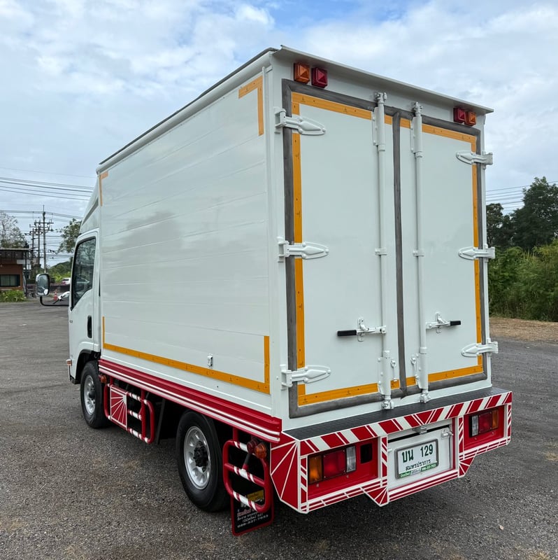 NLR Lite ปี 2021 (4 ล้อ - ไม่ติดเวลา) (รถมือเดียวป้ายแดง) (ตู้แห้ง+เปิดท้าย) เครื่องดี คัสซีสวย แอร์เย็น พ.เพาเวอร์ ก.ไฟฟ้า พวงมาลัย Airbag วิทยุ USB MP3 รถถูกคัดสรรผ่านมาตรฐาน NLR Lite ปี 2021 (4 ล้อ - ไม่ติดเวลา) (รถมือเดียวป้ายแดง) (ตู้แห้ง+เปิดท้าย) เครื่องดี คัสซีสวย แอร์เย็น พ.เพาเวอร์ ก.ไฟฟ้า พวงมาลัย Airbag วิทยุ USB MP3 รถถูกคัดสรรผ่านมาตรฐาน