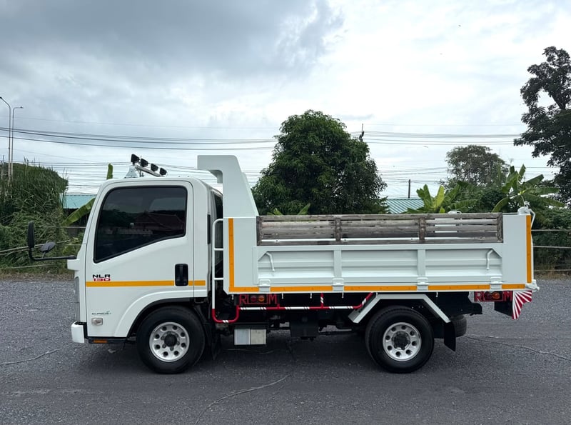 ( กระบะดั้ม เลขไมล์ 39,xxx ) NLR130 ปี 2564 (รถห้างแท้) (4 ล้อ - ไม่ติดเวลา) (รถมือเดียวป้ายแดง) เครื่องดี คัสซีสวย แอร์เย็น พ.เพาเวอร์ ก.ไฟฟ้า พวงมาลัย Airbag วิทยุ USB MP3 รถถูกคัดสรรผ่านมาตรฐาน รถสวยมาก