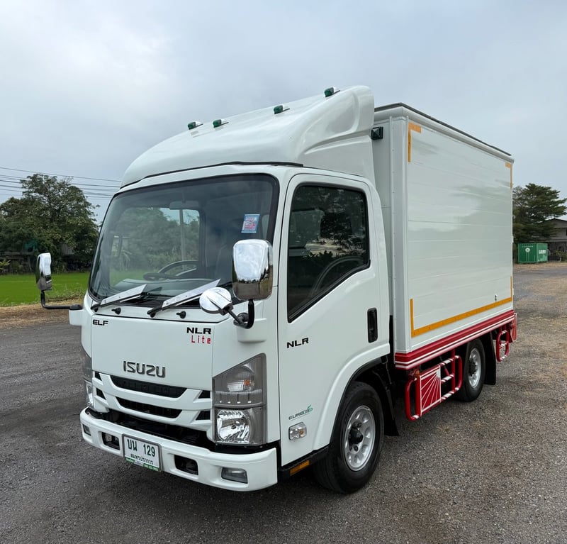 NLR Lite ปี 2021 (4 ล้อ - ไม่ติดเวลา) (รถมือเดียวป้ายแดง) (ตู้แห้ง+เปิดท้าย) เครื่องดี คัสซีสวย แอร์เย็น พ.เพาเวอร์ ก.ไฟฟ้า พวงมาลัย Airbag วิทยุ USB MP3 รถถูกคัดสรรผ่านมาตรฐาน