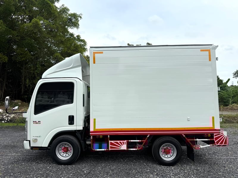 NLR130 แรง ปี 2559 (รถห้างแท้) (4 ล้อ - ไม่ติดเวลา) (รถมือเดียวป้ายแดง) (ตู้แห้ง+เปิดท้าย) เครื่องดี คัสซีสวย แอร์เย็น พ.เพาเวอร์ วิทยุ USB MP3 รถถูกคัดสรรผ่านมาตรฐาน รถสวยมาก NLR130 แรง ปี 2559 (รถห้างแท้) (4 ล้อ - ไม่ติดเวลา) (รถมือเดียวป้ายแดง) (ตู้แห้ง+เปิดท้าย) เครื่องดี คัสซีสวย แอร์เย็น พ.เพาเวอร์ วิทยุ USB MP3 รถถูกคัดสรรผ่านมาตรฐาน รถสวยมาก