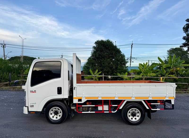 ( เลขไมล์ 23,XXX เกียร์ออโต้ ) NLR130 ปี 2566 ไฟหน้า LED TECH (4 ล้อ - ไม่ติดเวลา) (รถมือเดียวป้ายแดง) (กระบะ+เปิด 3 ด้าน) เครื่องดี คัสซีสวย แอร์เย็น พ.เพาเวอร์ ก.ไฟฟ้า พวงมาลัย Airbag วิทยุ USB MP3 รถถูกคัดสรรผ่านมาตรฐาน ( เลขไมล์ 23,XXX เกียร์ออโต้ ) NLR130 ปี 2566 ไฟหน้า LED TECH (4 ล้อ - ไม่ติดเวลา) (รถมือเดียวป้ายแดง) (กระบะ+เปิด 3 ด้าน) เครื่องดี คัสซีสวย แอร์เย็น พ.เพาเวอร์ ก.ไฟฟ้า พวงมาลัย Airbag วิทยุ USB MP3 รถถูกคัดสรรผ่านมาตรฐาน