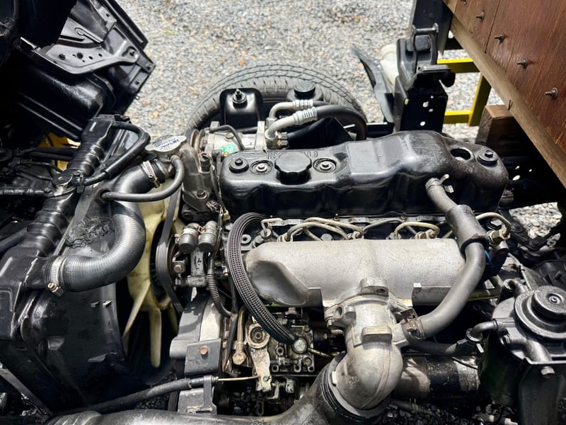 NKR 100 แรง (การ์ตูน) (4 ล้อ - ป้ายเล็กไม่ติดเวลา) (กระบะ+ตู้ทึบ) (กระทะผ่า+ยางดี 4 เส้น) (แบตเตอรี่ใหม่) เครื่องดี คัสซีสวย แอร์เย็น พร้อมโอน