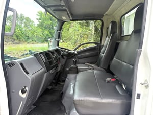 NLR130 แรง ปี 2561 (รถห้างแท้) (4 ล้อ - ไม่ติดเวลา) (รถมือเดียวป้ายแดง) (กระบะเหล็กใหม่ ยาว 3.5 เมตร) เครื่องดี คัสซีสวย แอร์เย็น พ.เพาเวอร์ ก.ไฟฟ้า พวงมาลัย Airbag วิทยุ USB MP3 รถถูกคัดสรรผ่านมาตรฐาน รถสวยมาก