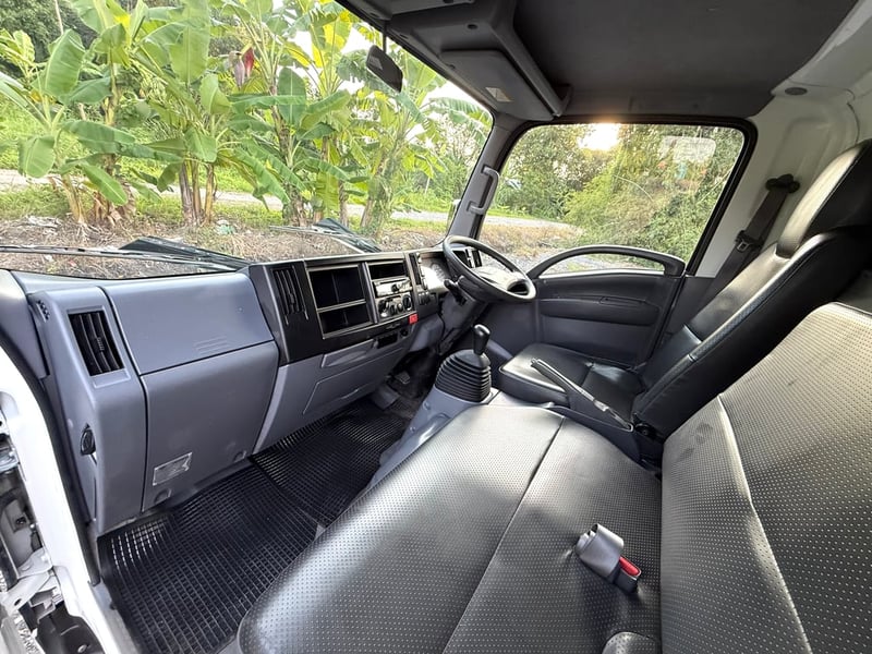 NLR130 ปี 2563 (4 ล้อ - ไม่ติดเวลา) (รถมือเดียวป้ายแดง) (กระบะสองแถว) เครื่องดี คัสซีสวย แอร์เย็น พ.เพาเวอร์ ก.ไฟฟ้า พวงมาลัย Airbag วิทยุ USB MP3 รถถูกคัดสรรผ่านมาตรฐาน