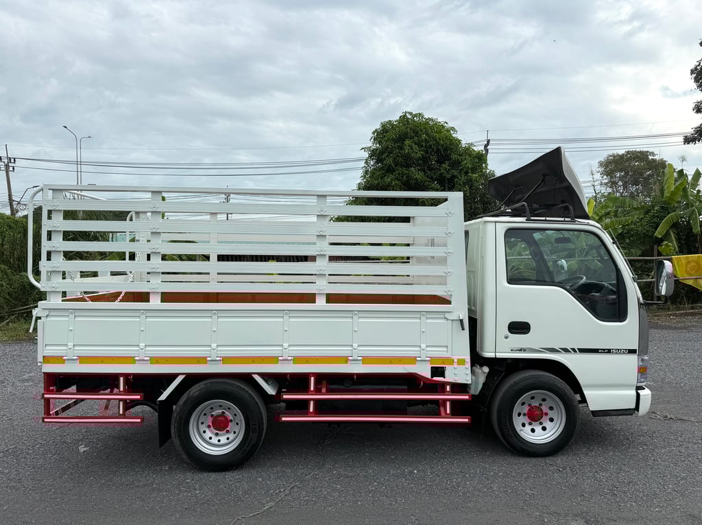 ISUZU NKR 120 แรง ปี 2555 (4 ล้อ-ไม่ติดเวลา) (กระบะ+คอก) เครื่องดี คัสซีสวย แอร์เย็น รถสวย พร้อมใช้งานทันที