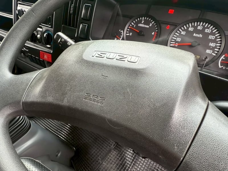 NLR130 ปี 2561 (รถห้างแท้) (4 ล้อ - ไม่ติดเวลา) (รถมือเดียวป้ายแดง) (ตู้แห้ง+เปิดท้าย+เปิดซ้าย) เครื่องดี คัสซีสวย แอร์เย็น พ.เพาเวอร์ ก.ไฟฟ้า พวงมาลัย Airbag วิทยุ USB MP3 รถถูกคัดสรรผ่านมาตรฐาน รถสวยมาก