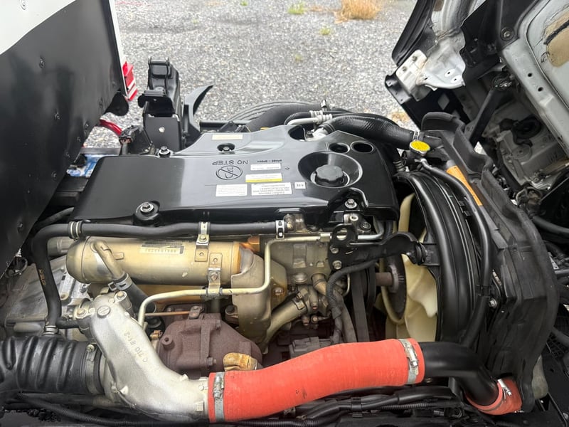 NLR130 ปี 2559 ตู้แห้ง มือเดียวป้ายแดง เครื่องดี เกียร์นิ่ม แอร์เย็น รถถูกคัดสรรผ่านมาตรฐาน