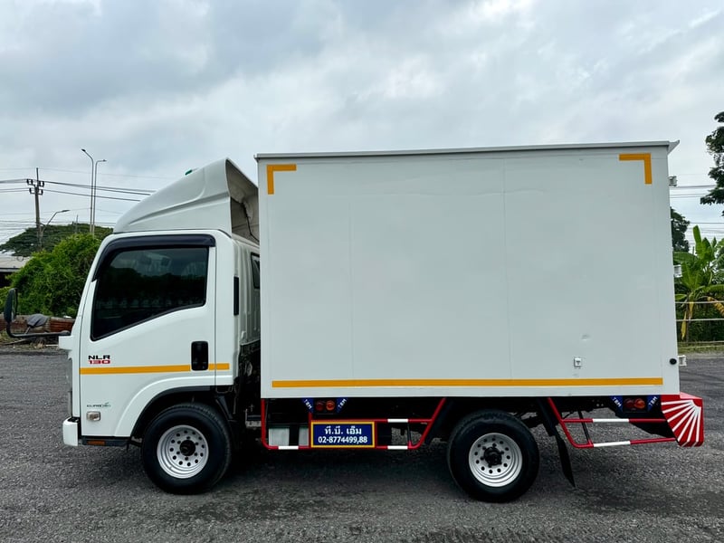 แถมป้ายประมูล NLR130 ปี 2564 (4 ล้อ - ไม่ติดเวลา) (รถมือเดียวป้ายแดง) (ตู้แห้ง+เปิดท้าย) เครื่องดี คัสซีสวย แอร์เย็น พ.เพาเวอร์ ก.ไฟฟ้า พวงมาลัย Airbag วิทยุ USB MP3 รถถูกคัดสรรผ่านมาตรฐาน
