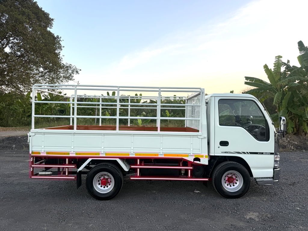 ISUZU NKR (รถห้างแท้) (ตาเพชร) เครื่อง 100 แรง เทอร์โบ (4 ล้อ-ไม่ติดเวลา) (กระบะพื้นเหล็ก+คอกเหล็ก) เครื่องดี คัสซีสวย แอร์เย็น ☎️ 086-337-7933 ก้าว ISUZU NKR (รถห้างแท้) (ตาเพชร) เครื่อง 100 แรง เทอร์โบ (4 ล้อ-ไม่ติดเวลา) (กระบะพื้นเหล็ก+คอกเหล็ก) เครื่องดี คัสซีสวย แอร์เย็น ☎️ 086-337-7933 ก้าว