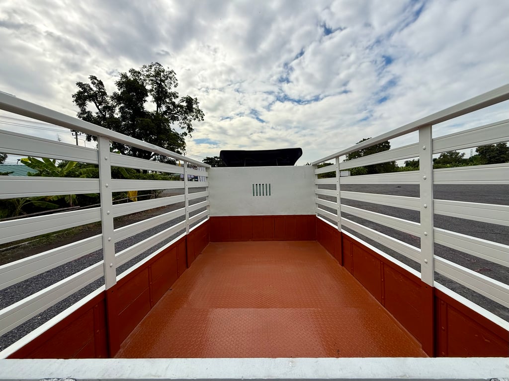 ISUZU NKR 120 แรง ปี 2555 (4 ล้อ-ไม่ติดเวลา) (กระบะ+คอก) เครื่องดี คัสซีสวย แอร์เย็น รถสวย พร้อมใช้งานทันที