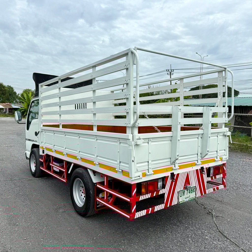 ISUZU NKR 120 แรง ปี 2555 (4 ล้อ-ไม่ติดเวลา) (กระบะ+คอก) เครื่องดี คัสซีสวย แอร์เย็น รถสวย พร้อมใช้งานทันที