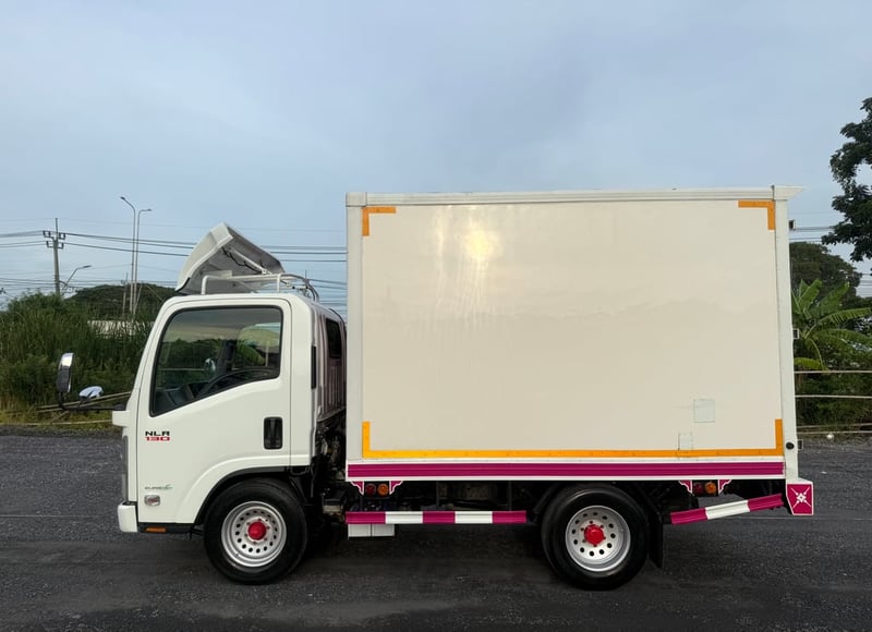 NLR130 ปี 2563 (4 ล้อ - ไม่ติดเวลา) (รถมือเดียวป้ายแดง) (ตู้แห้ง+เปิดท้าย) เครื่องดี คัสซีสวย แอร์เย็น พ.เพาเวอร์ ก.ไฟฟ้า พวงมาลัย Airbag วิทยุ USB MP3 รถถูกคัดสรรผ่านมาตรฐาน NLR130 ปี 2563 (4 ล้อ - ไม่ติดเวลา) (รถมือเดียวป้ายแดง) (ตู้แห้ง+เปิดท้าย) เครื่องดี คัสซีสวย แอร์เย็น พ.เพาเวอร์ ก.ไฟฟ้า พวงมาลัย Airbag วิทยุ USB MP3 รถถูกคัดสรรผ่านมาตรฐาน