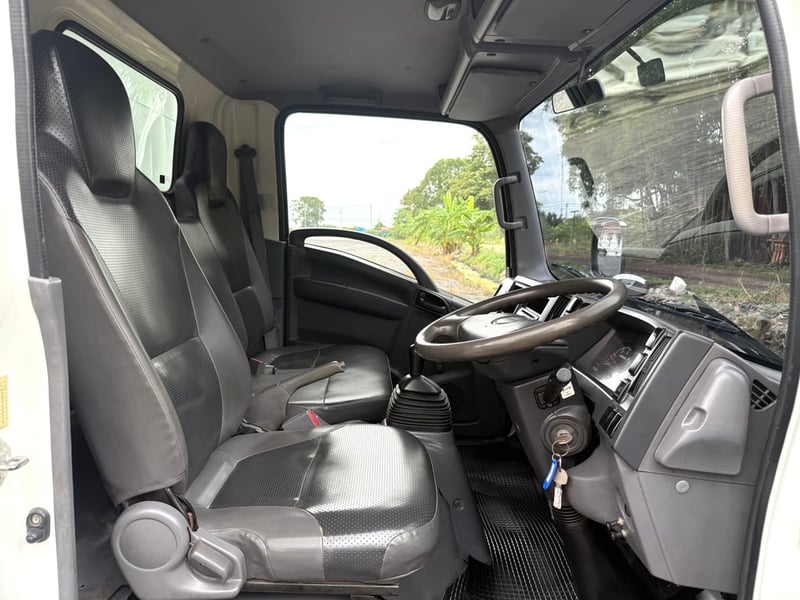 NLR130 ปี 2559 ตู้แห้ง มือเดียวป้ายแดง เครื่องดี เกียร์นิ่ม แอร์เย็น รถถูกคัดสรรผ่านมาตรฐาน