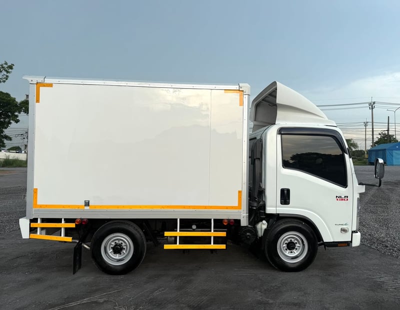 NLR130 ปี 2563 (4 ล้อ - ไม่ติดเวลา) (รถมือเดียวป้ายแดง) (ตู้แห้ง+เปิดท้าย) เครื่องดี คัสซีสวย แอร์เย็น พ.เพาเวอร์ ก.ไฟฟ้า พวงมาลัย Airbag วิทยุ USB MP3 รถถูกคัดสรรผ่านมาตรฐาน NLR130 ปี 2563 (4 ล้อ - ไม่ติดเวลา) (รถมือเดียวป้ายแดง) (ตู้แห้ง+เปิดท้าย) เครื่องดี คัสซีสวย แอร์เย็น พ.เพาเวอร์ ก.ไฟฟ้า พวงมาลัย Airbag วิทยุ USB MP3 รถถูกคัดสรรผ่านมาตรฐาน