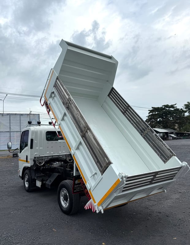 ( กระบะดั้ม เลขไมล์ 39,xxx ) NLR130 ปี 2564 (รถห้างแท้) (4 ล้อ - ไม่ติดเวลา) (รถมือเดียวป้ายแดง) เครื่องดี คัสซีสวย แอร์เย็น พ.เพาเวอร์ ก.ไฟฟ้า พวงมาลัย Airbag วิทยุ USB MP3 รถถูกคัดสรรผ่านมาตรฐาน รถสวยมาก