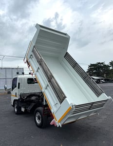 ( กระบะดั้ม เลขไมล์ 39,xxx ) NLR130 ปี 2564 (รถห้างแท้) (4 ล้อ - ไม่ติดเวลา) (รถมือเดียวป้ายแดง) เครื่องดี คัสซีสวย แอร์เย็น พ.เพาเวอร์ ก.ไฟฟ้า พวงมาลัย Airbag วิทยุ USB MP3 รถถูกคัดสรรผ่านมาตรฐาน รถสวยมาก