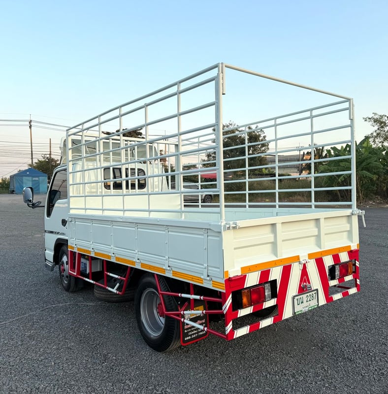 ISUZU NKR 120 แรง ปี 2553 (4 ล้อ-ไม่ติดเวลา) (กระบะ+คอก) เครื่องดี คัสซีสวย แอร์เย็น รถสวย พร้อมใช้งานทันที