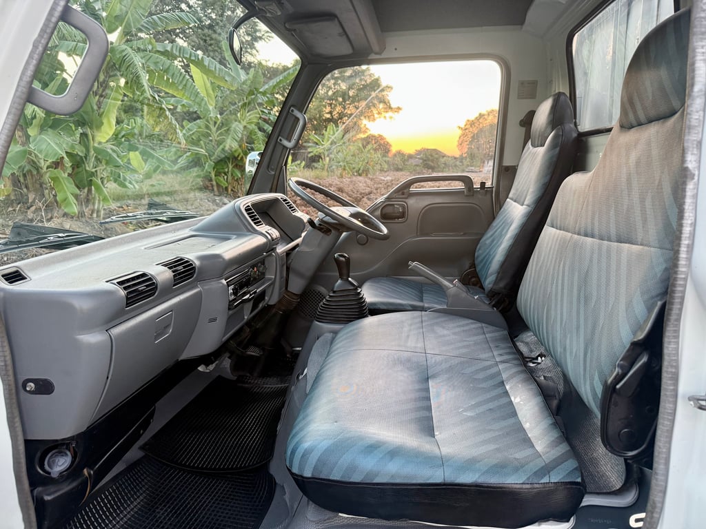 ISUZU NKR (รถห้างแท้) (ตาเพชร) เครื่อง 100 แรง เทอร์โบ (4 ล้อ-ไม่ติดเวลา) (กระบะพื้นเหล็ก+คอกเหล็ก) เครื่องดี คัสซีสวย แอร์เย็น ☎️ 086-337-7933 ก้าว ISUZU NKR (รถห้างแท้) (ตาเพชร) เครื่อง 100 แรง เทอร์โบ (4 ล้อ-ไม่ติดเวลา) (กระบะพื้นเหล็ก+คอกเหล็ก) เครื่องดี คัสซีสวย แอร์เย็น ☎️ 086-337-7933 ก้าว