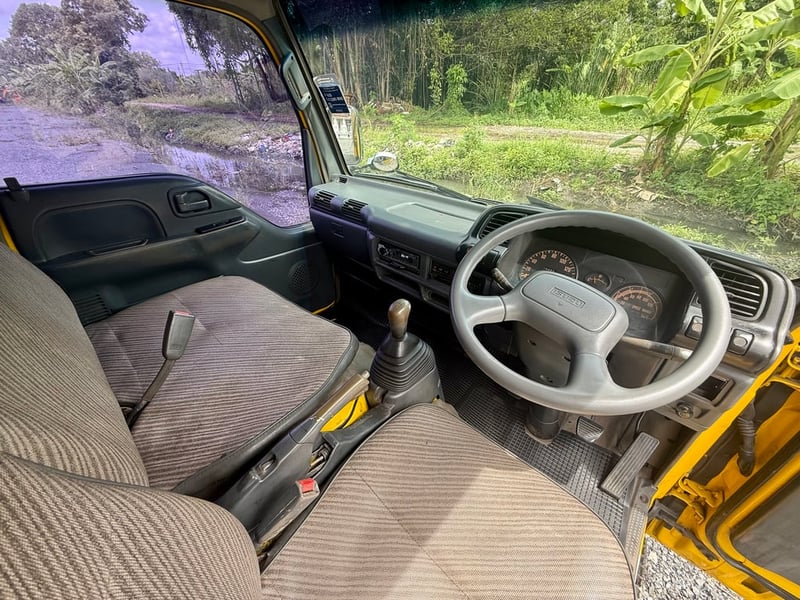 NKR 100 แรง (การ์ตูน) (4 ล้อ - ป้ายเล็กไม่ติดเวลา) (กระบะ+ตู้ทึบ) (กระทะผ่า+ยางดี 4 เส้น) (แบตเตอรี่ใหม่) เครื่องดี คัสซีสวย แอร์เย็น พร้อมโอน