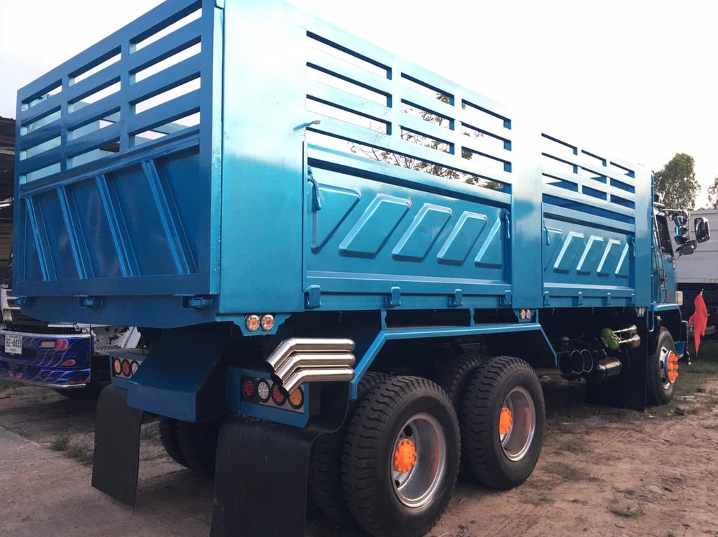 เสร็จสดใหม่ รถดั้ม2เพลา ร็อกกี้240แรง เกียร์ฟูลเลอร์ บิ้วใหม่สวยพร้อมใช้งาน