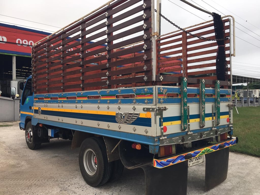 ขายรถ6ล้อ กระบะบรรทุก4.30เมตร NPR 135แรง เกียร์ร็อก แอร์เย็นฉ่ำ 