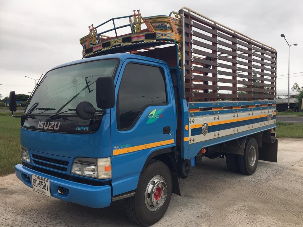 ขายรถ6ล้อ กระบะบรรทุก4.30เมตร NPR 135แรง เกียร์ร็อก แอร์เย็นฉ่ำ 