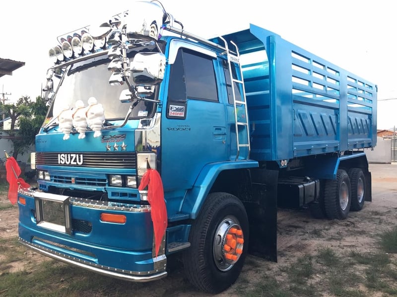 เสร็จสดใหม่ รถดั้ม2เพลา ร็อกกี้240แรง เกียร์ฟูลเลอร์ บิ้วใหม่สวยพร้อมใช้งาน