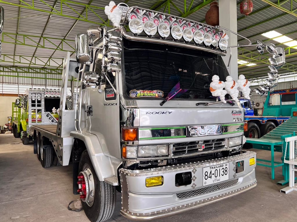 ขายรถเทรลเลอร์ขึ้นรถเกี่ยวข้าว ร็อกกี้210แรง  ราคา 550,000 