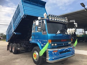 ร็อกกี้240แรง เกียร์อิตั้น กระบะใหม่ ยางใหม่ แอร์ใหม่ สีใหม่แต่งเต็มทุกระบบ