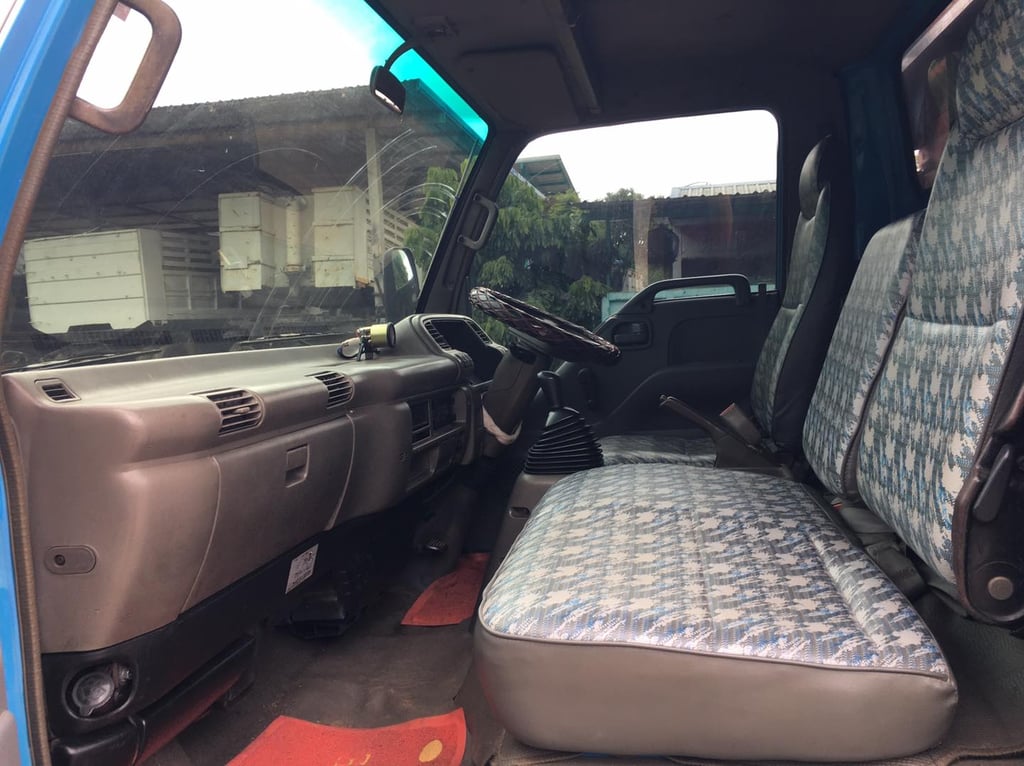 ขายรถ6ล้อ กระบะบรรทุก4.30เมตร NPR 135แรง เกียร์ร็อก แอร์เย็นฉ่ำ 