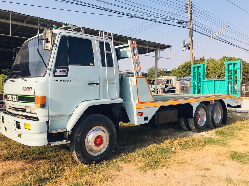 ขายรถเทรลเลอร์ขึ้นรถเกี่ยวข้าว ร็อกกี้195แรง ขายรถเทรลเลอร์ขึ้นรถเกี่ยวข้าว ร็อกกี้195แรง