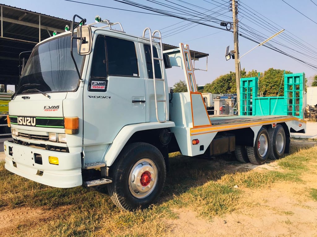 ขายรถเทรลเลอร์ขึ้นรถเกี่ยวข้าว ร็อกกี้195แรง ขายรถเทรลเลอร์ขึ้นรถเกี่ยวข้าว ร็อกกี้195แรง