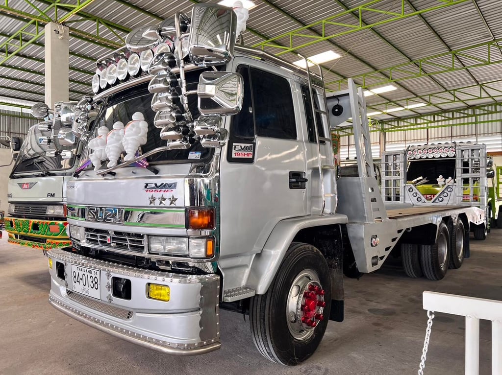 ขายรถเทรลเลอร์ขึ้นรถเกี่ยวข้าว ร็อกกี้210แรง  ราคา 550,000 